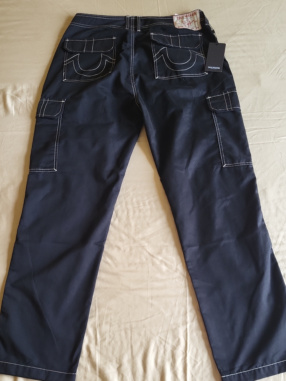 True Religion Bobby Baggy Cargo Pant Mens 34 Jet Black White Stitch NWT - Picture 3 of 10